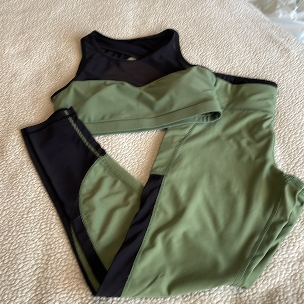 Ki Pro NYC Sports bra-top and leggings Set.